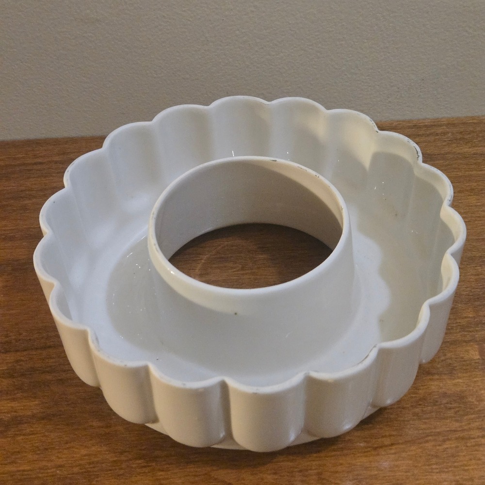 Vintage White Ceramic Scalloped Ring Mold Flower Frog Vase 7 Inch Centerpiece